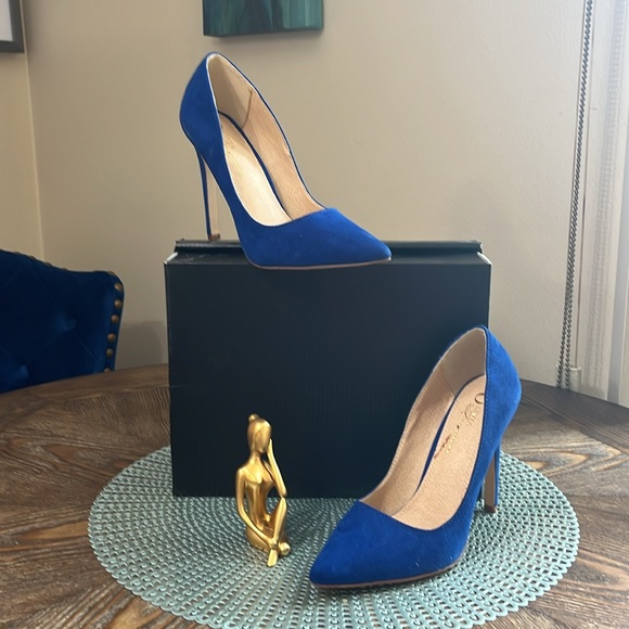 Selling Navy Blue high heels for a evening out - Picture 5 of 6